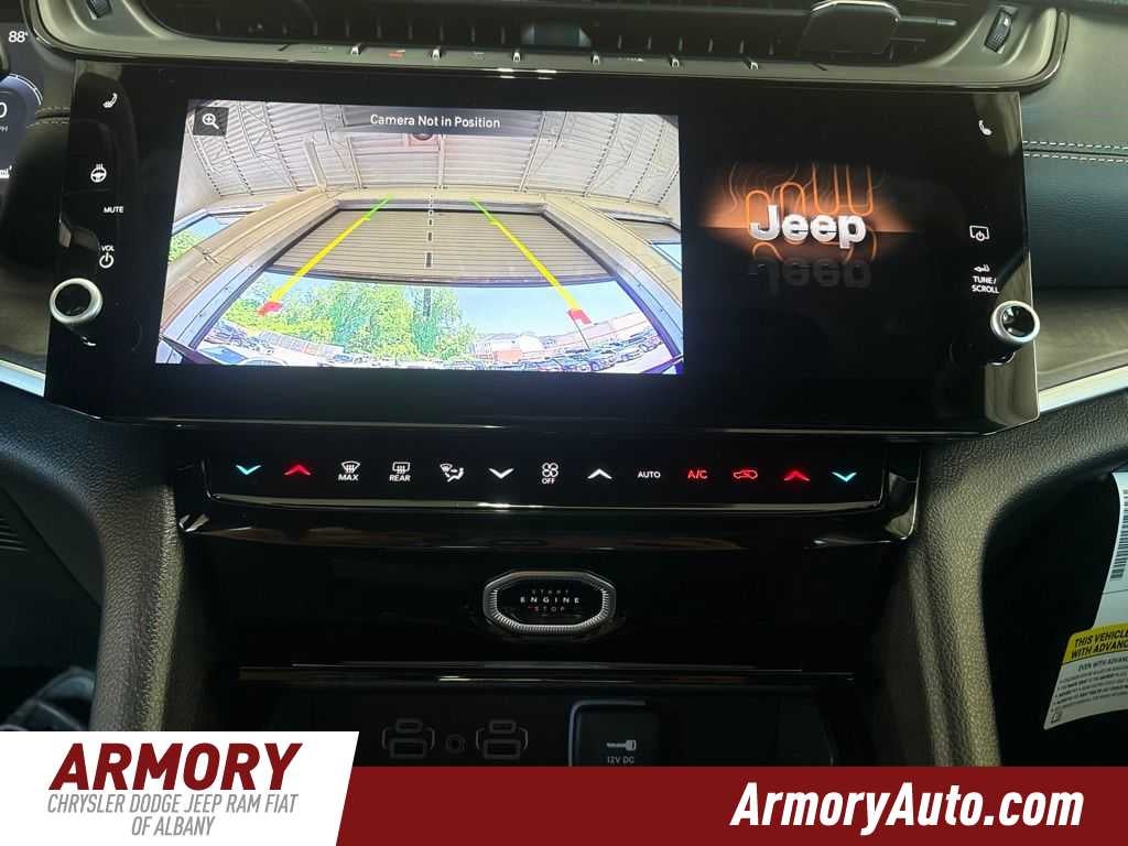 2026 Jeep Grand Cherokee Laredo Altitude