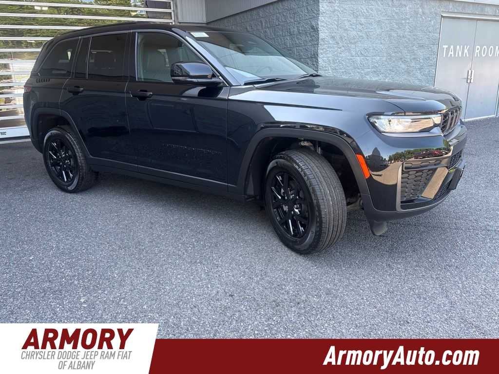 2026 Jeep Grand Cherokee Laredo Altitude