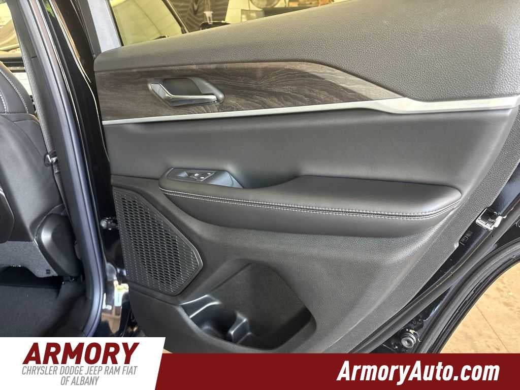 2026 Jeep Grand Cherokee Laredo Altitude