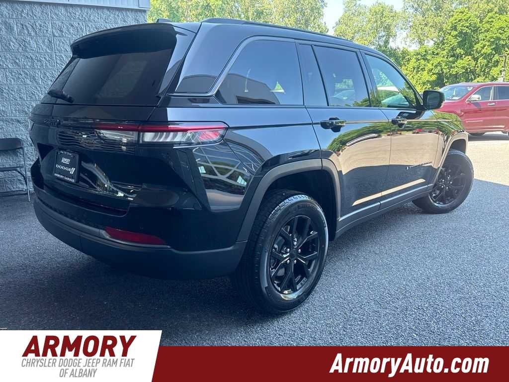 2026 Jeep Grand Cherokee Laredo Altitude