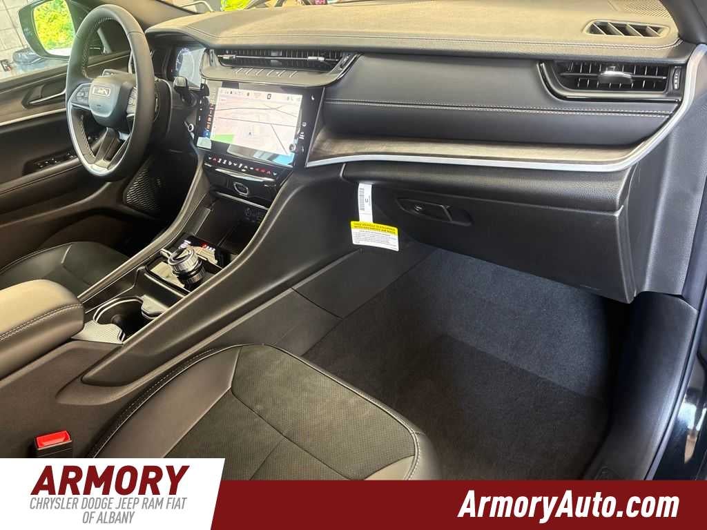 2026 Jeep Grand Cherokee Laredo Altitude