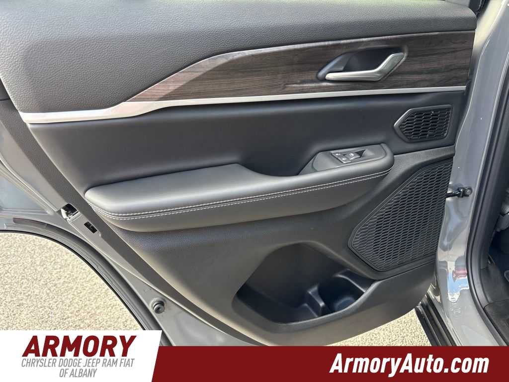 2027 Jeep Grand Cherokee Limited