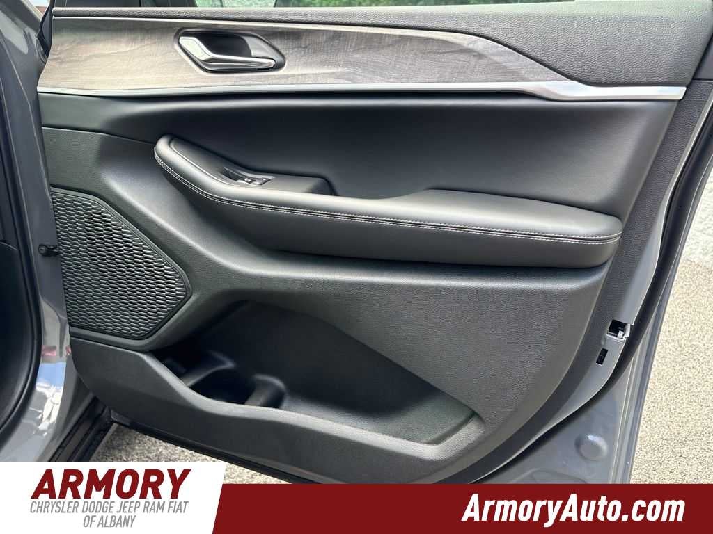 2027 Jeep Grand Cherokee Limited