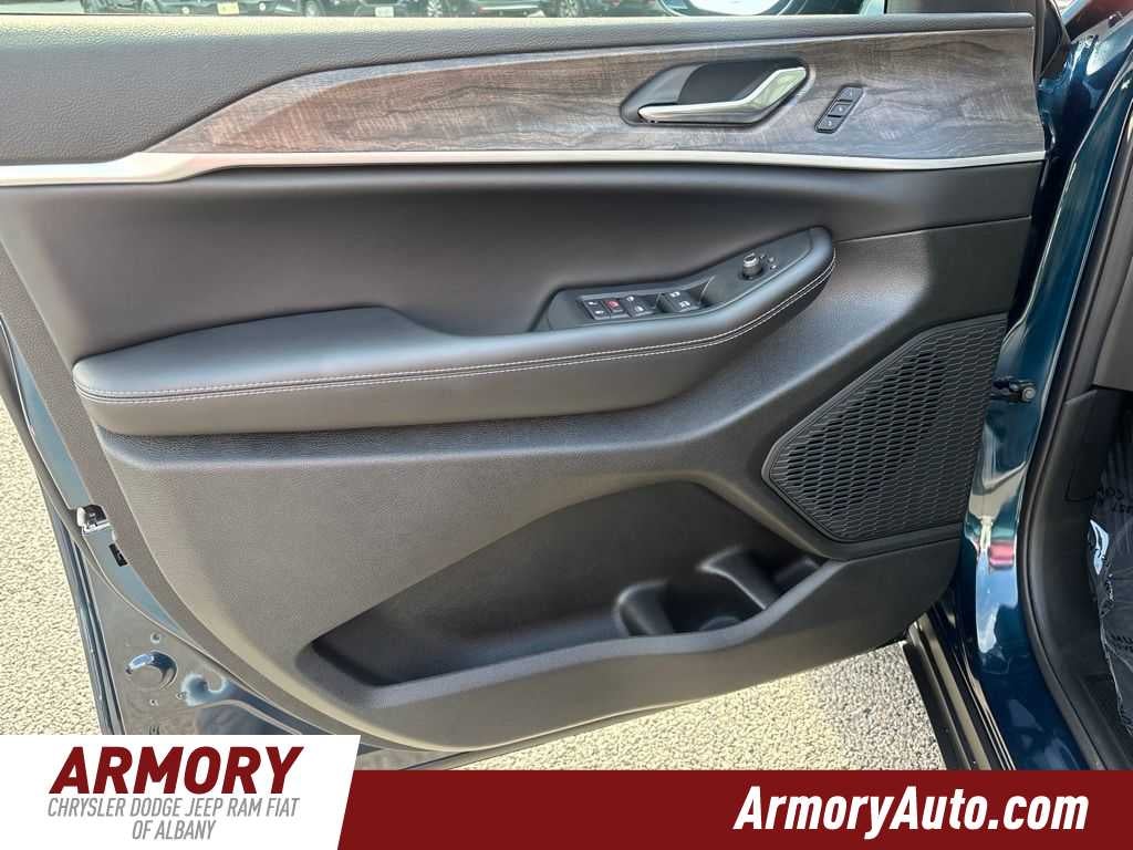 2027 Jeep Grand Cherokee Limited