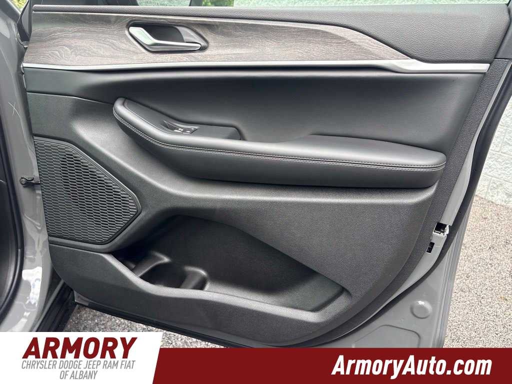 2027 Jeep Grand Cherokee Limited