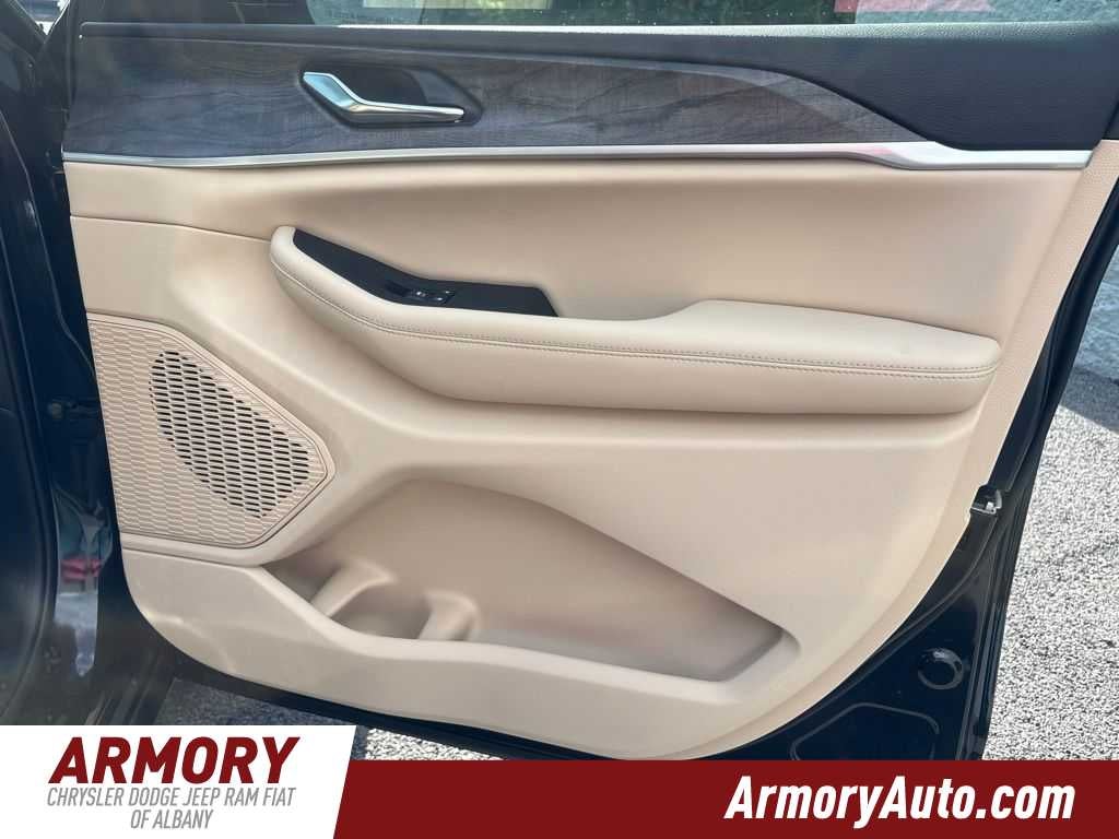 2027 Jeep Grand Cherokee Limited