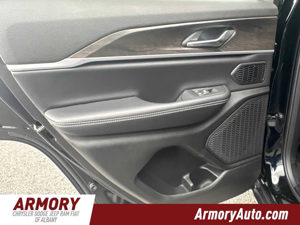 2027 Jeep Grand Cherokee Limited