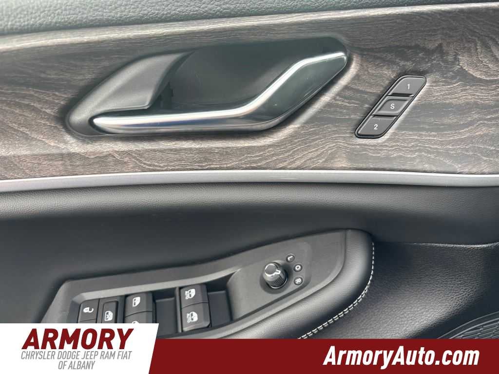 2027 Jeep Grand Cherokee Limited
