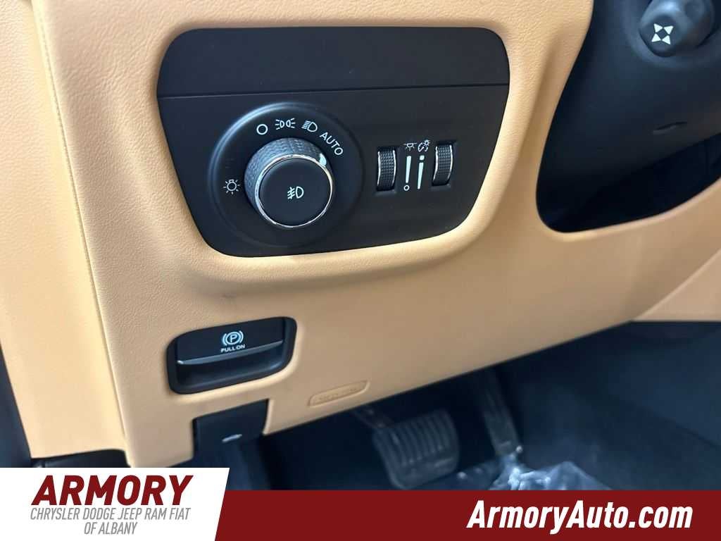 2023 Jeep Grand Cherokee Summit Reserve