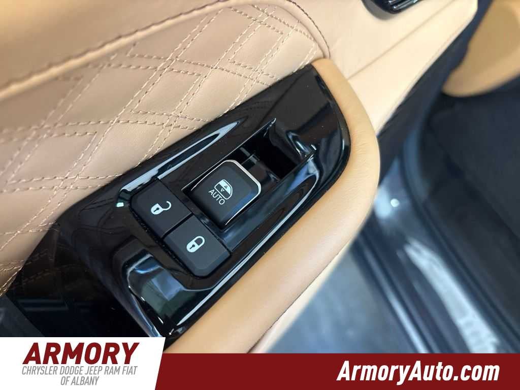 2023 Jeep Grand Cherokee Summit Reserve
