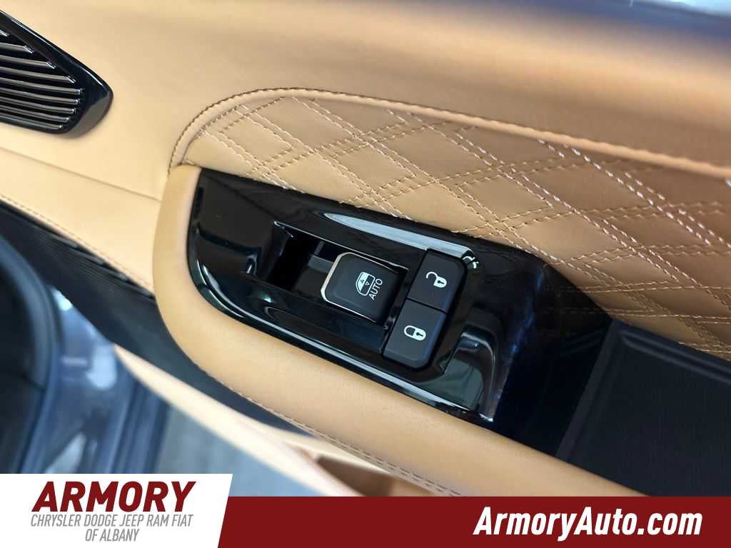 2023 Jeep Grand Cherokee Summit Reserve