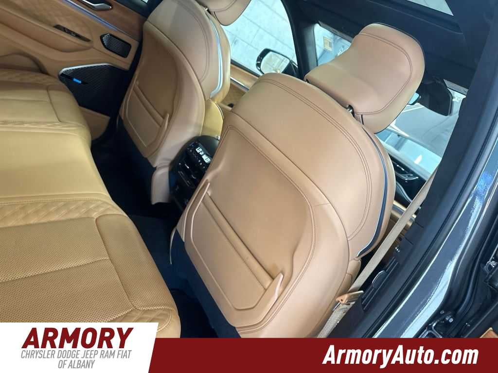 2023 Jeep Grand Cherokee Summit Reserve