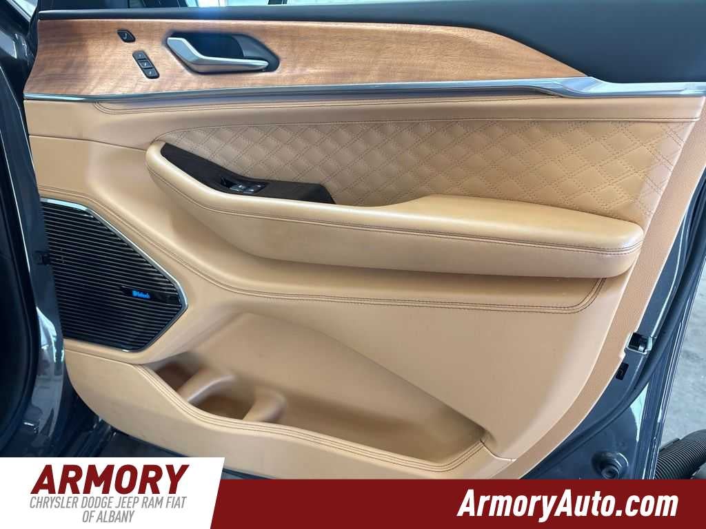 2023 Jeep Grand Cherokee Summit Reserve