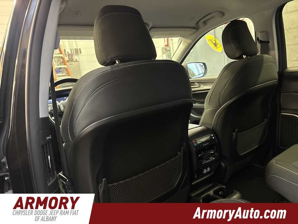 2021 Jeep Grand Cherokee L Laredo