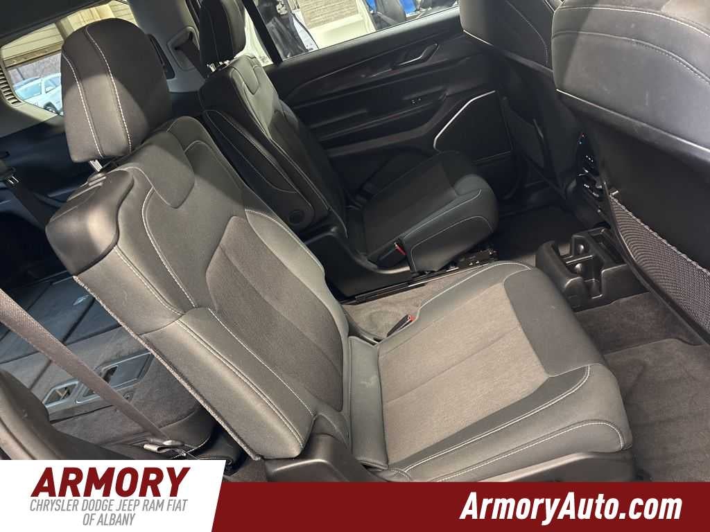 2021 Jeep Grand Cherokee L Laredo