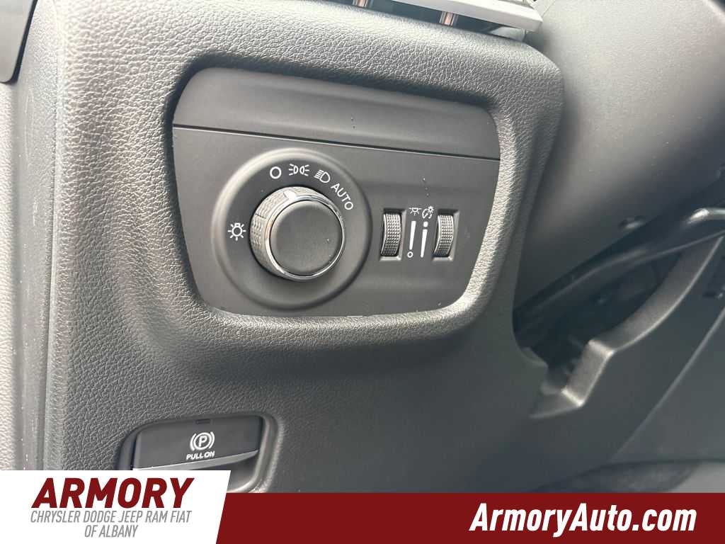 2027 Jeep Grand Cherokee L Laredo Altitude