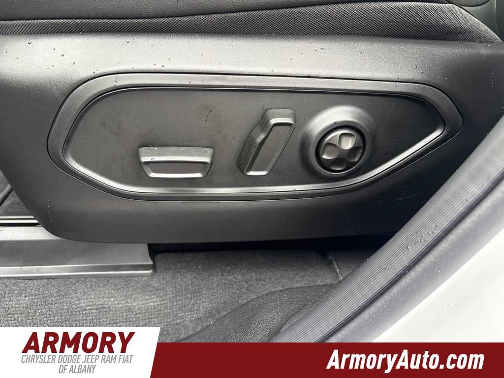 2027 Jeep Grand Cherokee L Laredo Altitude