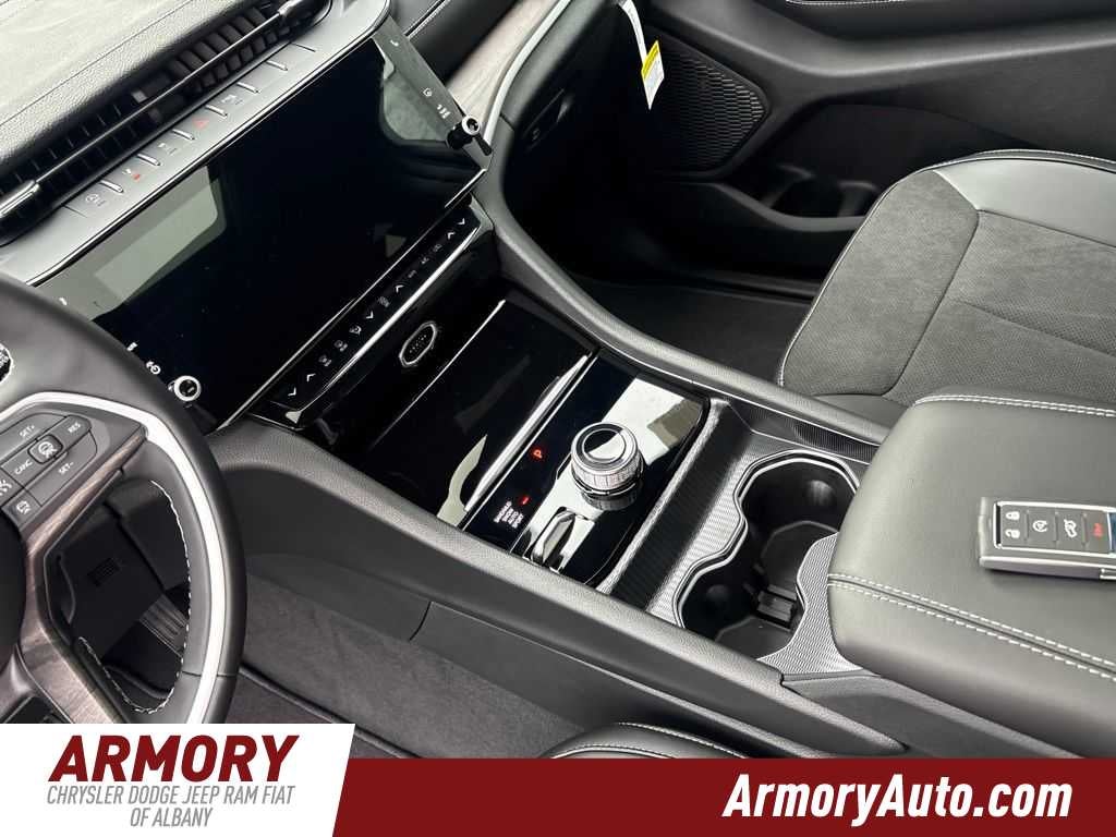 2027 Jeep Grand Cherokee L Laredo Altitude