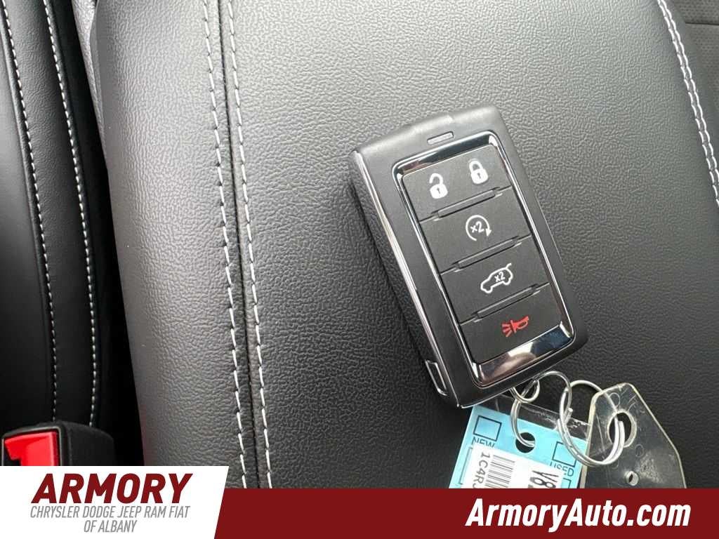 2027 Jeep Grand Cherokee L Laredo Altitude