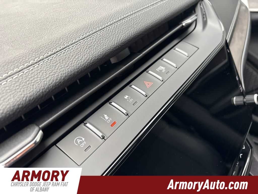 2027 Jeep Grand Cherokee L Laredo Altitude
