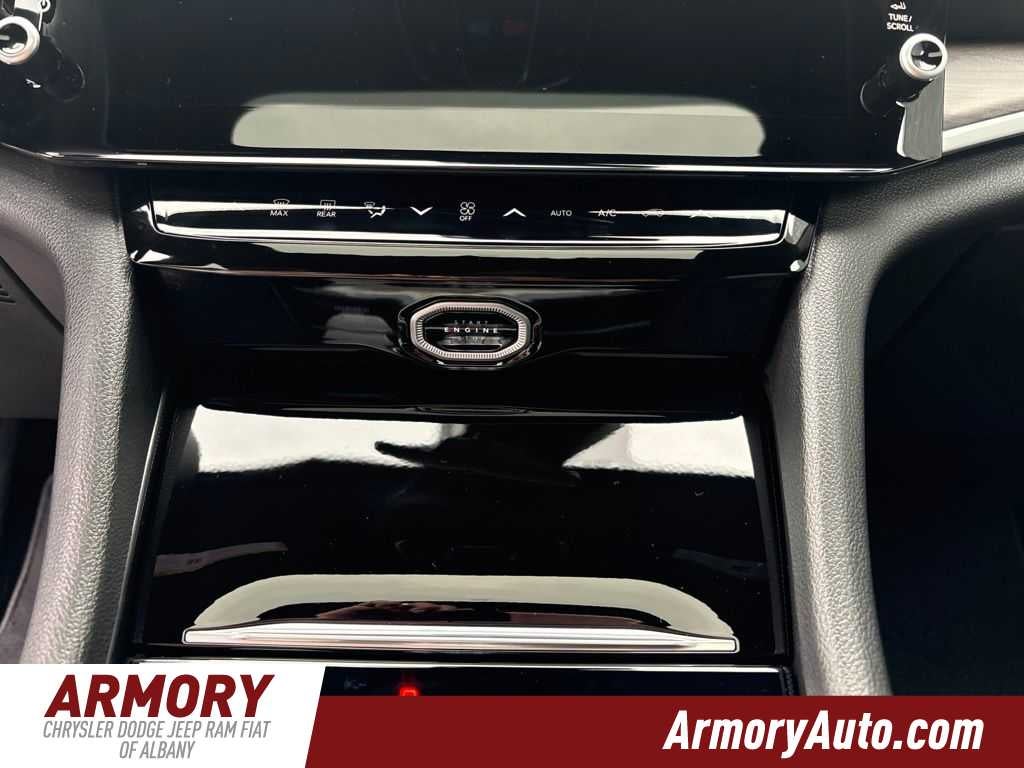 2027 Jeep Grand Cherokee L Laredo Altitude