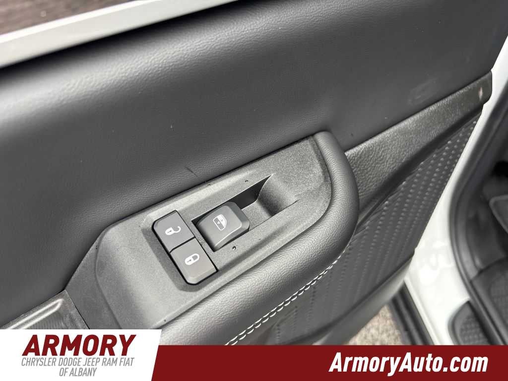 2027 Jeep Grand Cherokee L Laredo Altitude