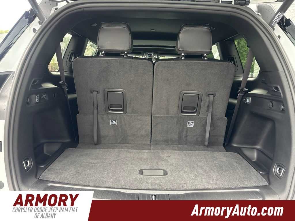 2027 Jeep Grand Cherokee L Laredo Altitude