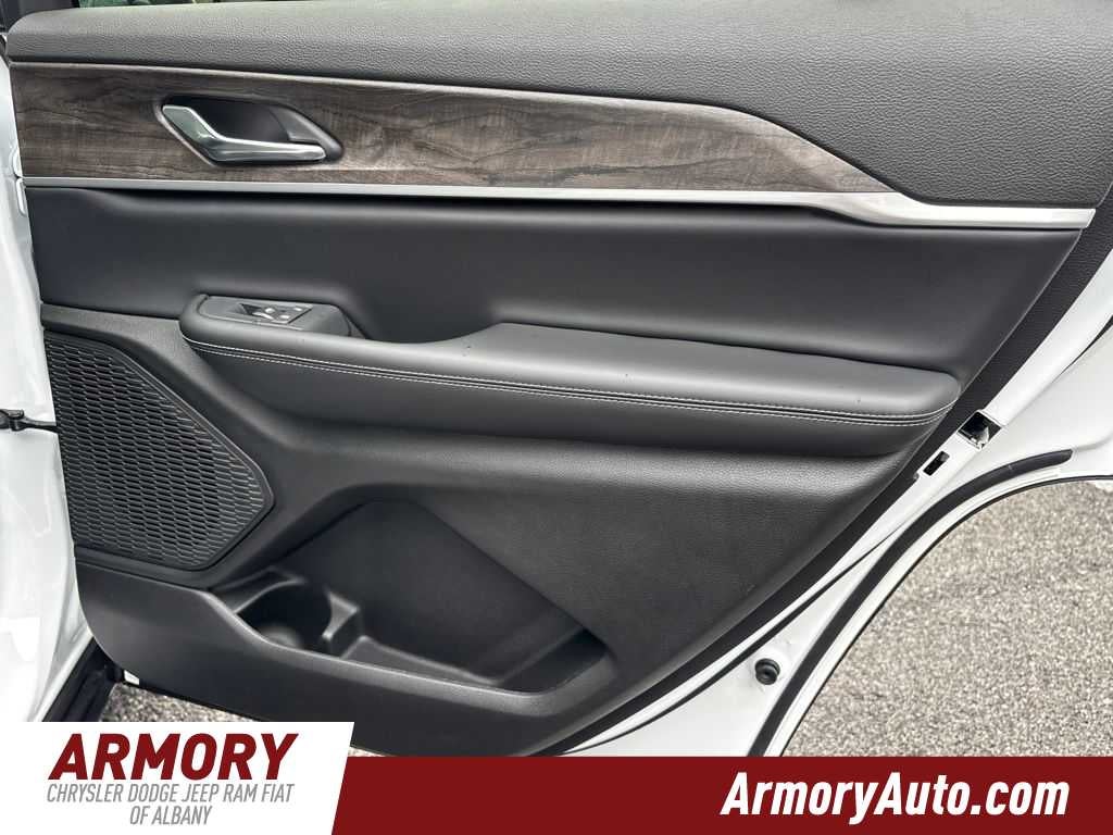 2027 Jeep Grand Cherokee L Laredo Altitude