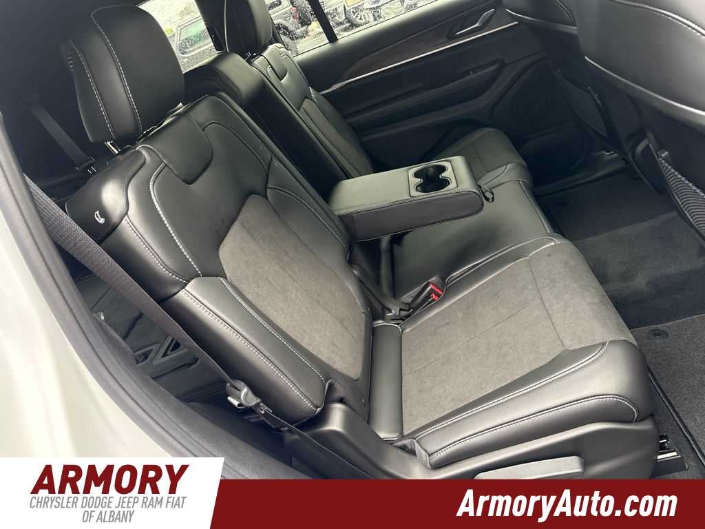 2027 Jeep Grand Cherokee L Laredo Altitude