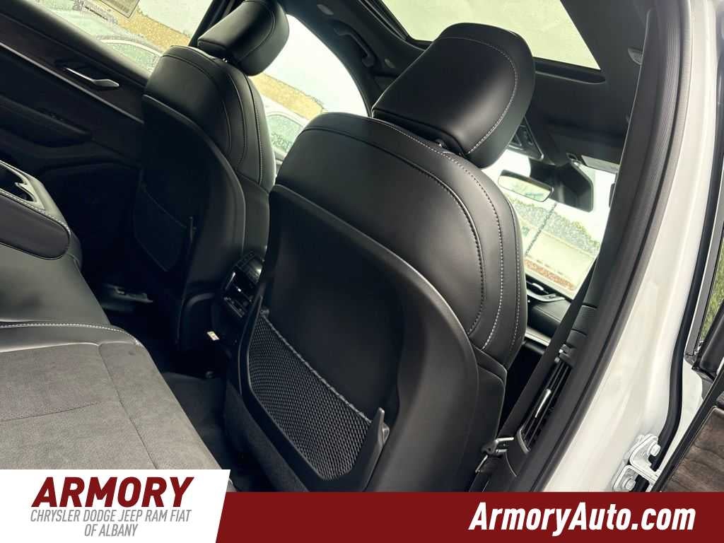 2027 Jeep Grand Cherokee L Laredo Altitude