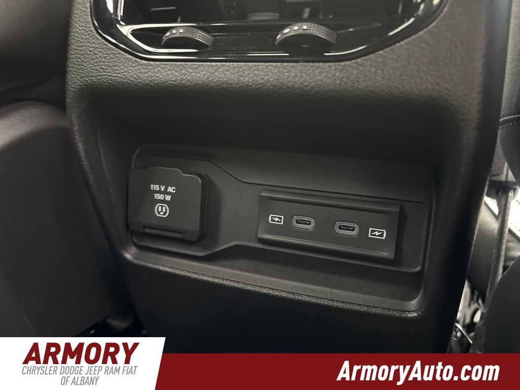 2027 Jeep Grand Cherokee L Laredo Altitude
