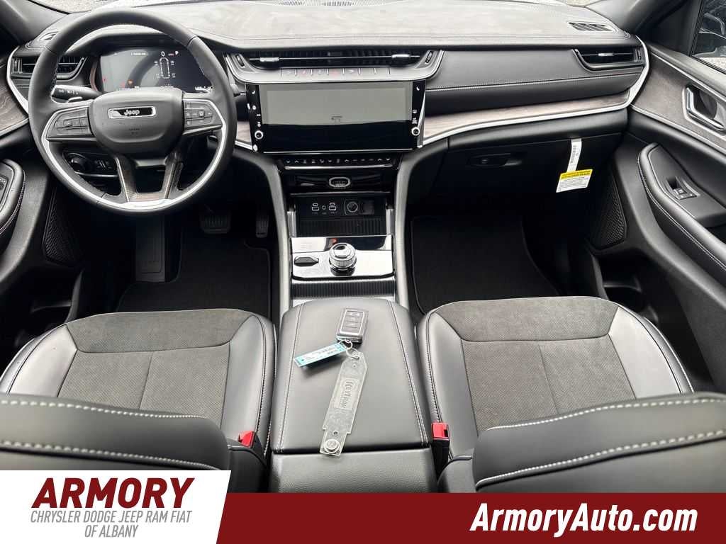 2027 Jeep Grand Cherokee L Laredo Altitude
