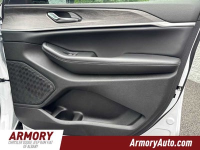 2027 Jeep Grand Cherokee L Laredo Altitude
