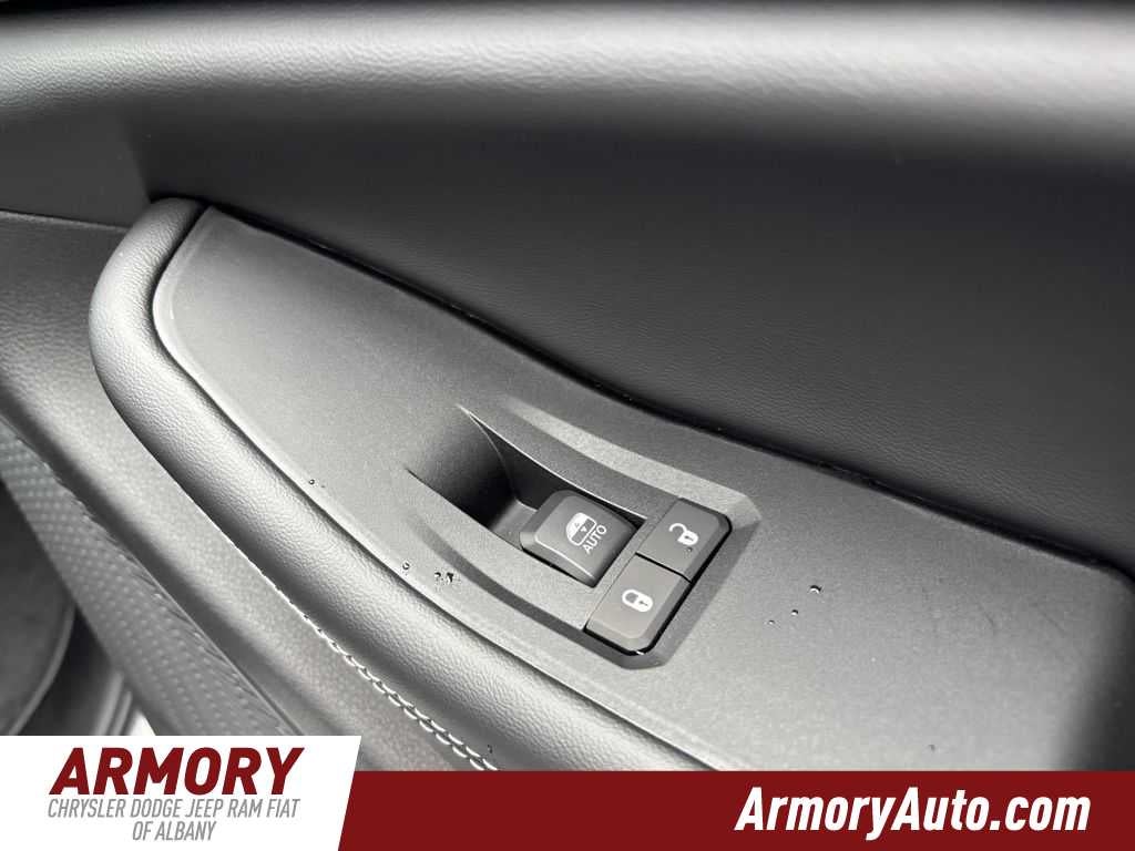 2027 Jeep Grand Cherokee L Laredo Altitude