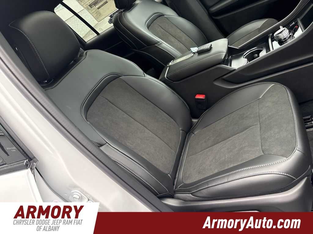 2027 Jeep Grand Cherokee L Laredo Altitude