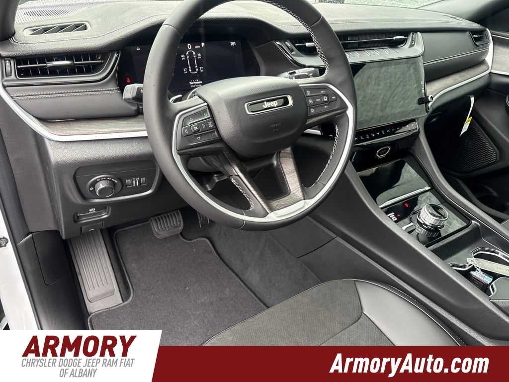 2027 Jeep Grand Cherokee L Laredo Altitude