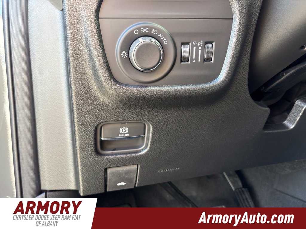 2027 Jeep Grand Cherokee Laredo Altitude