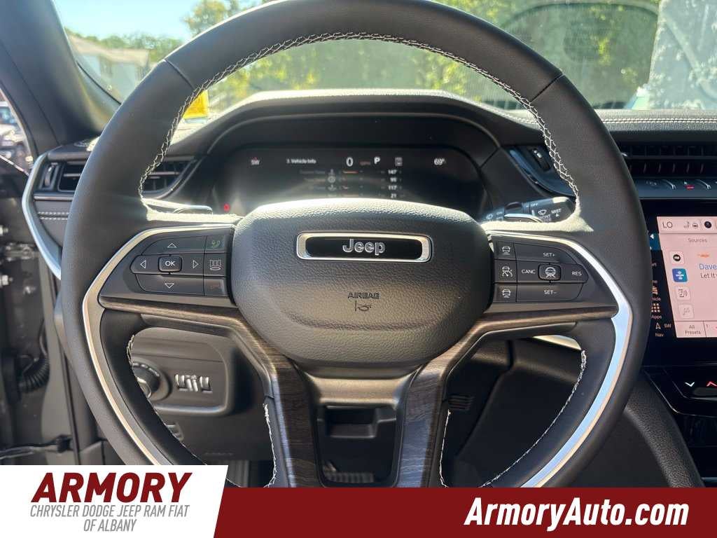 2027 Jeep Grand Cherokee Laredo Altitude