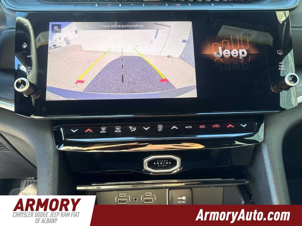 2027 Jeep Grand Cherokee Laredo Altitude