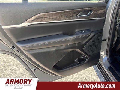 2027 Jeep Grand Cherokee Laredo Altitude
