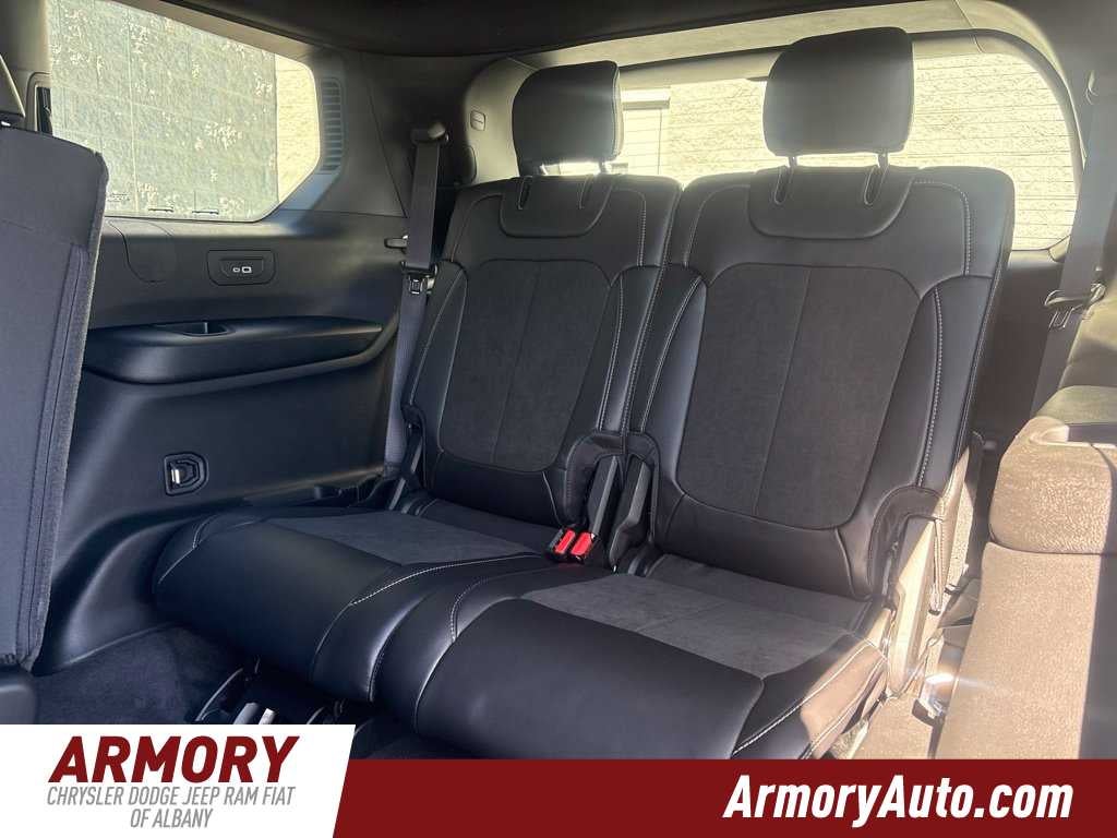 2027 Jeep Grand Cherokee Laredo Altitude