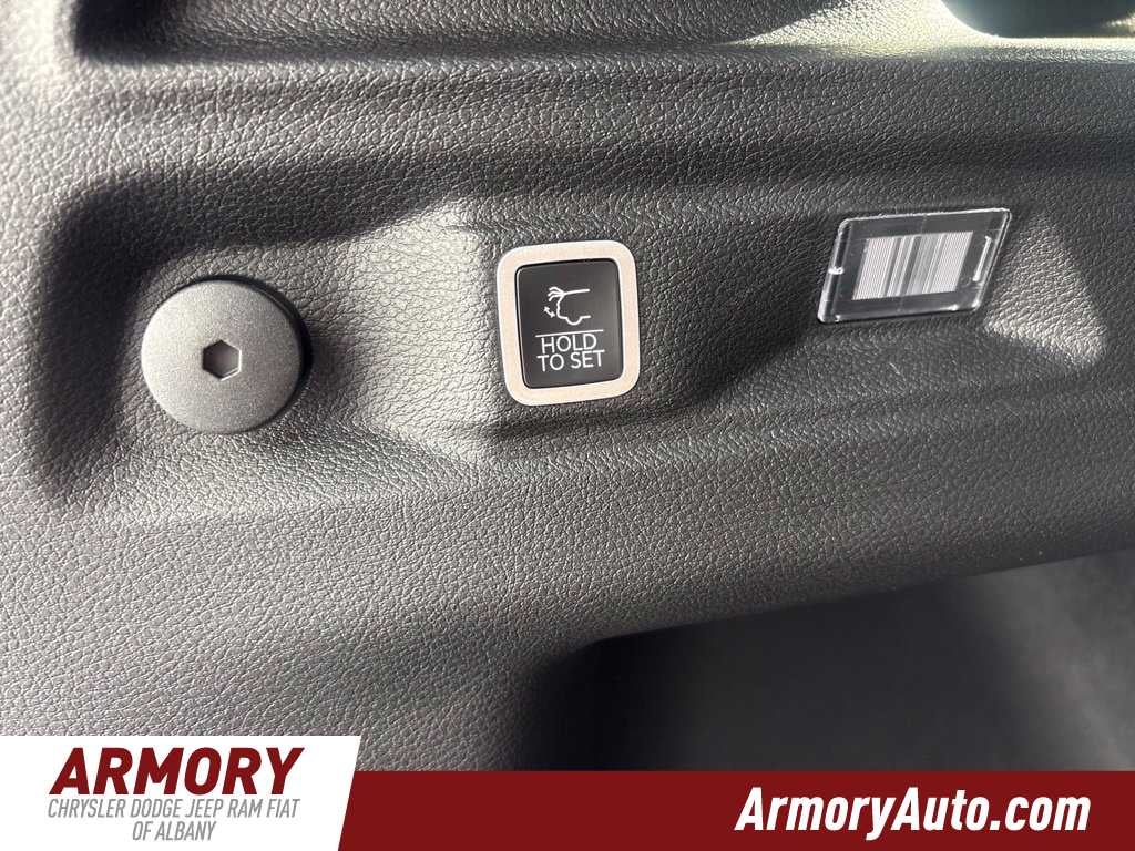 2027 Jeep Grand Cherokee Laredo Altitude