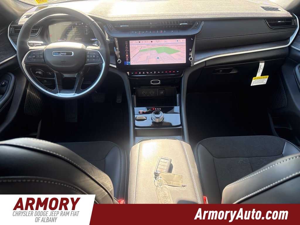 2027 Jeep Grand Cherokee Laredo Altitude