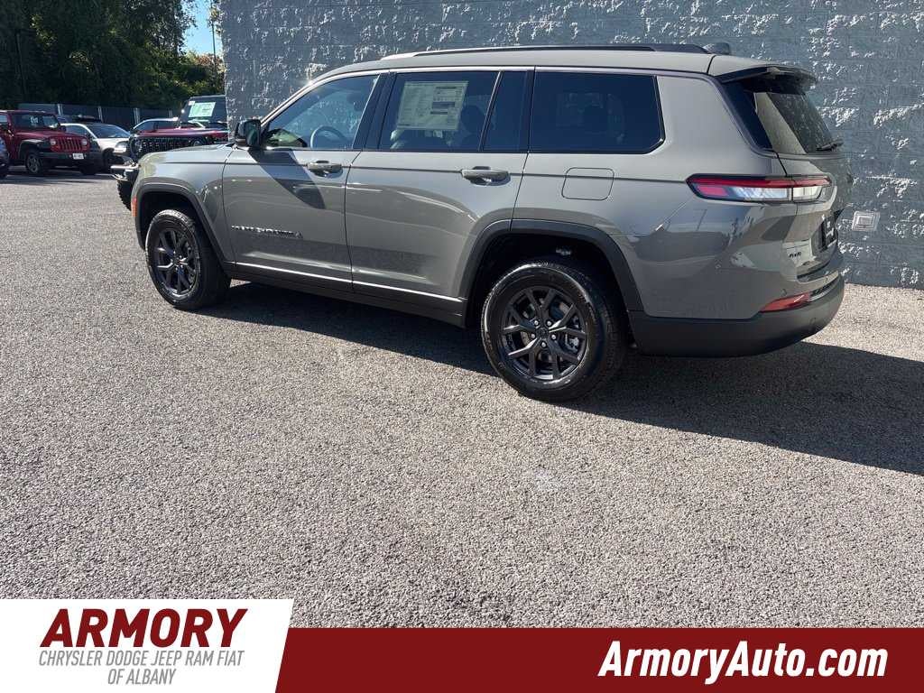 2027 Jeep Grand Cherokee Laredo Altitude