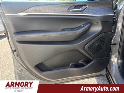 2027 Jeep Grand Cherokee Laredo Altitude