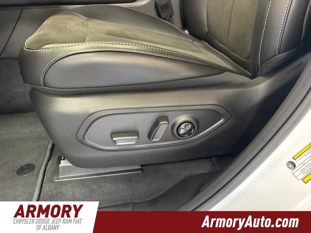 2027 Jeep Grand Cherokee L Laredo Altitude
