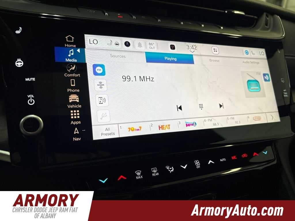 2027 Jeep Grand Cherokee L Laredo Altitude