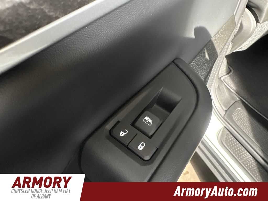 2027 Jeep Grand Cherokee L Laredo Altitude