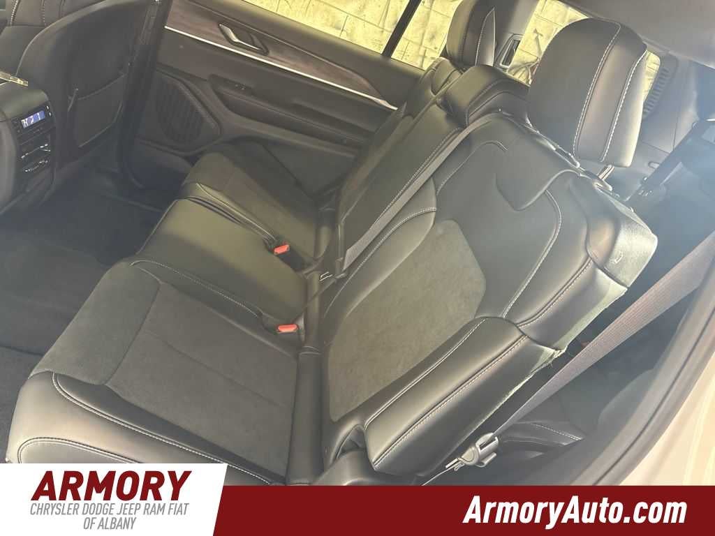 2027 Jeep Grand Cherokee L Laredo Altitude
