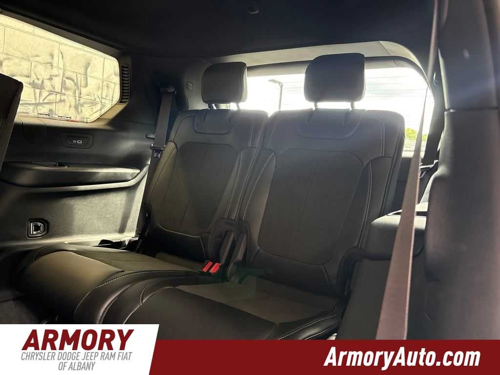 2027 Jeep Grand Cherokee L Laredo Altitude